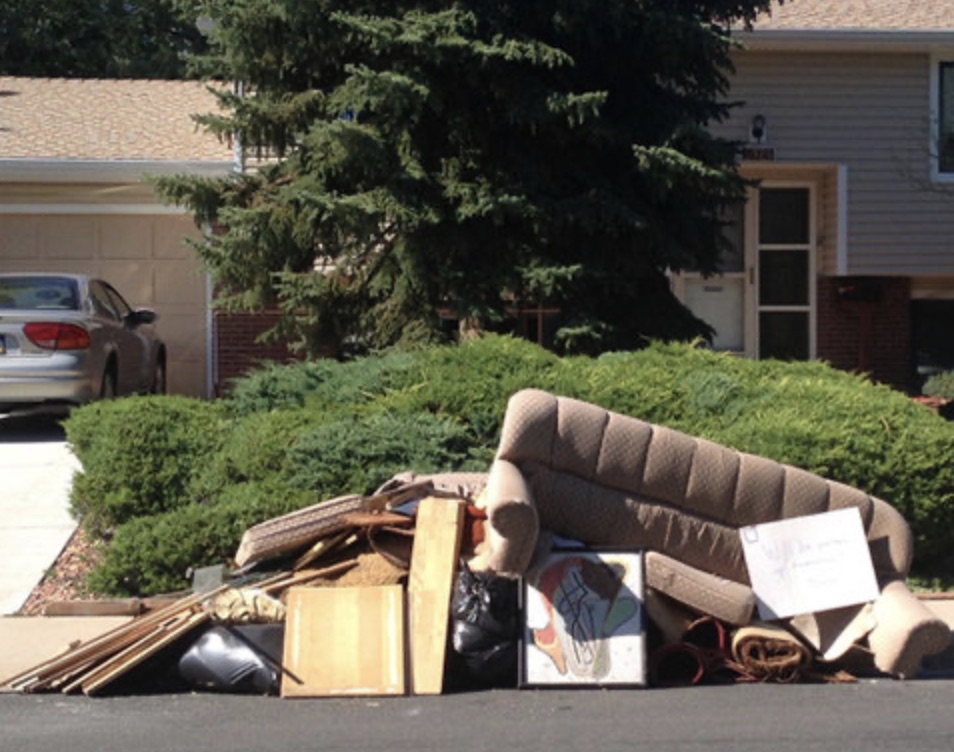 Curbside furniture and household junk ready for pickup in Middle Tennessee